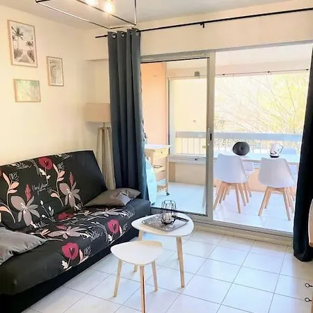 T2 Piscine Proche דירה