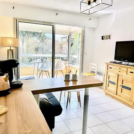 Apartment T2 Piscine Proche Le Lavandou